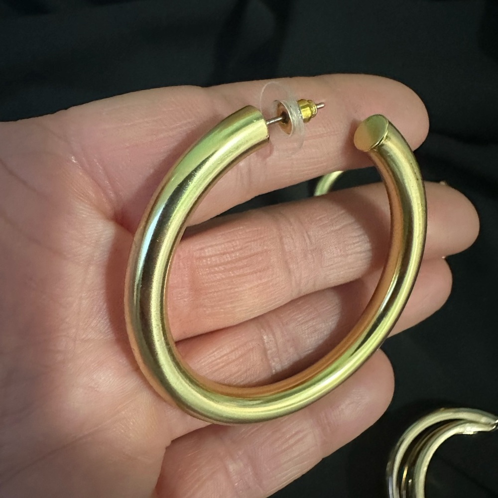 Fashion earrings, large hoops. - Picture 7 of 9